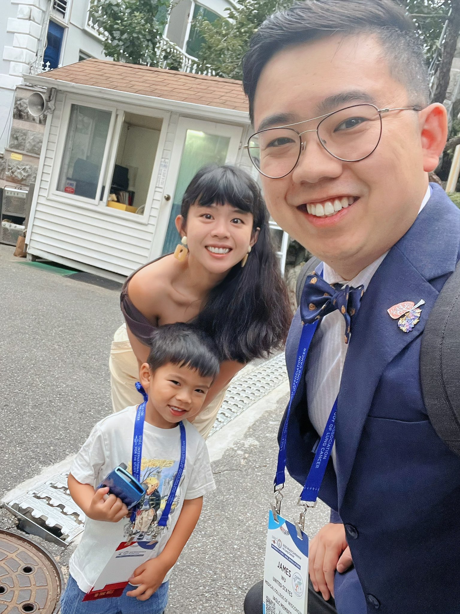 Wife and son sending me off for Day 1 of @IASLC #WCLC26 🫁 Let’s see everyone’s day 1 fit c