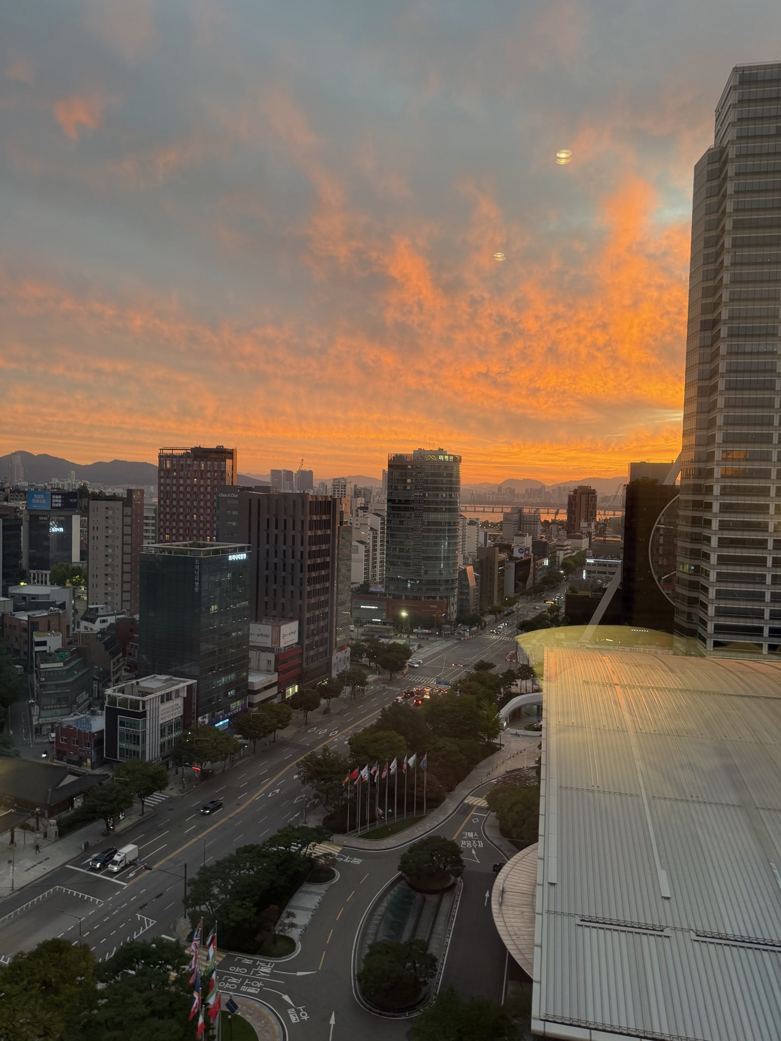Beautiful sunrise in Seoul 🇰🇷 as we get ready to start #WCLC26 https://t.co/DEuU2eUAZC