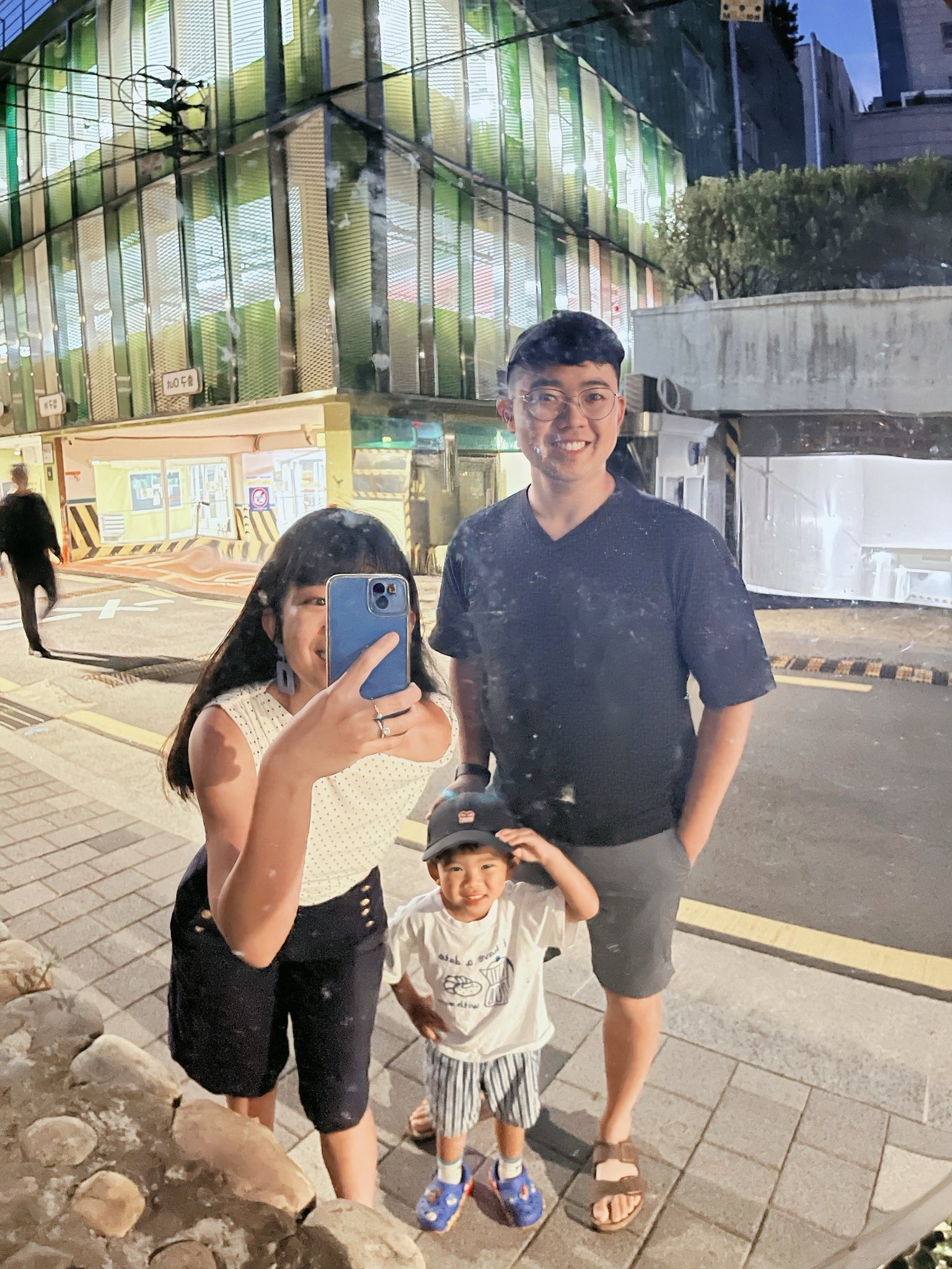 Seoul 🇰🇷 — Full Day 1
⏰ 3:00 AM — wide awake
☕️ 5:20 AM — out in search of coffee
Explorin