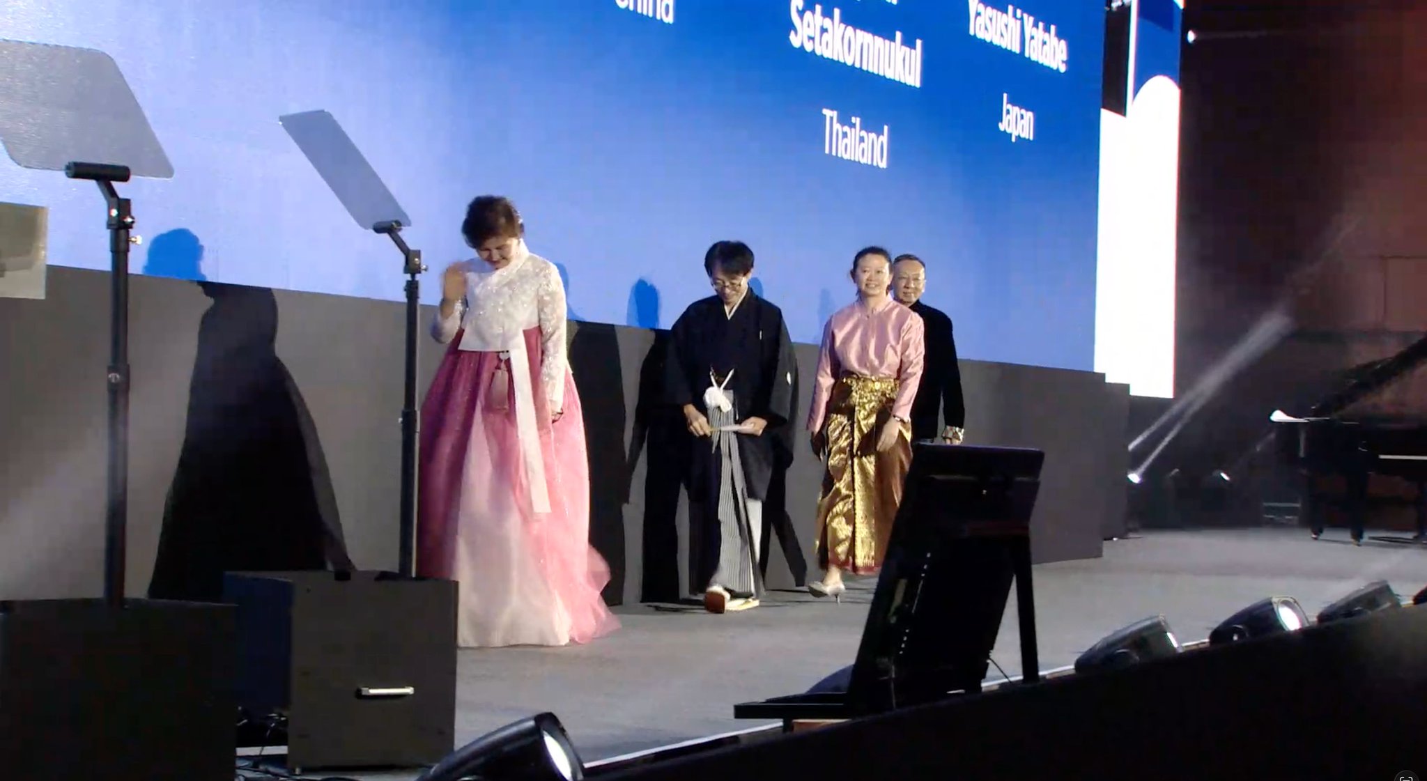 🫁 Happening now: The #WCLC26 opening plenary with distinguished service award presentation