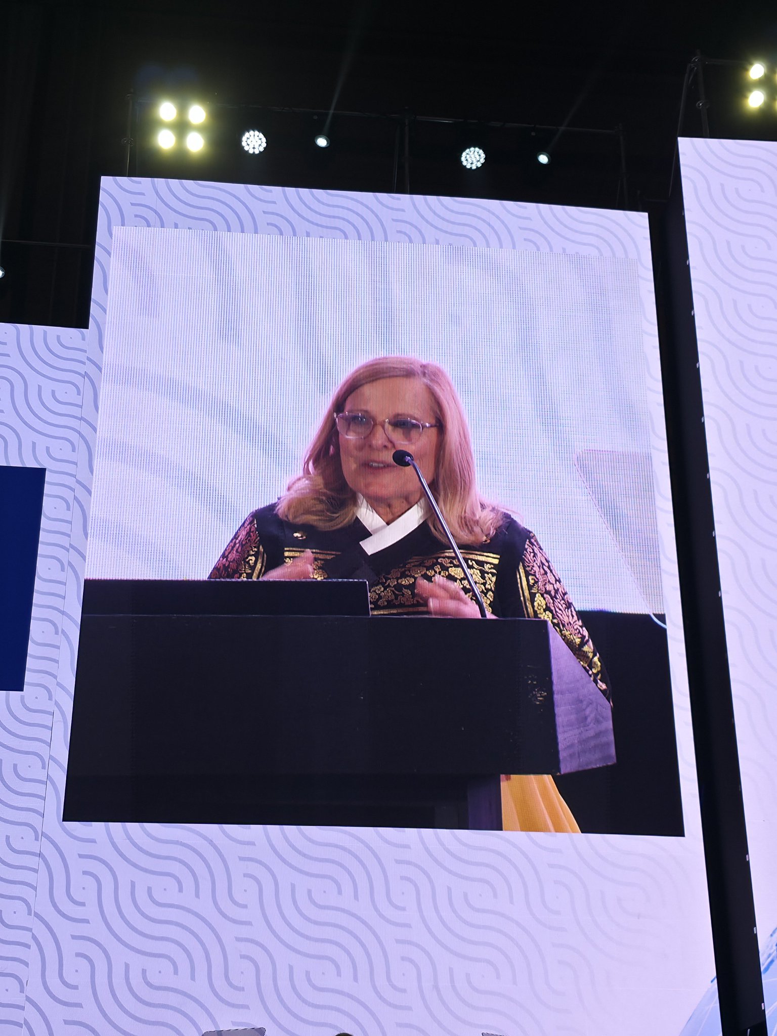 🤣It's really @IASLC #WCLC26 in Seoul, Korea🇰🇷
🎙 @karenkellymd Karen Kelly CEO
#LCSM @OncoA