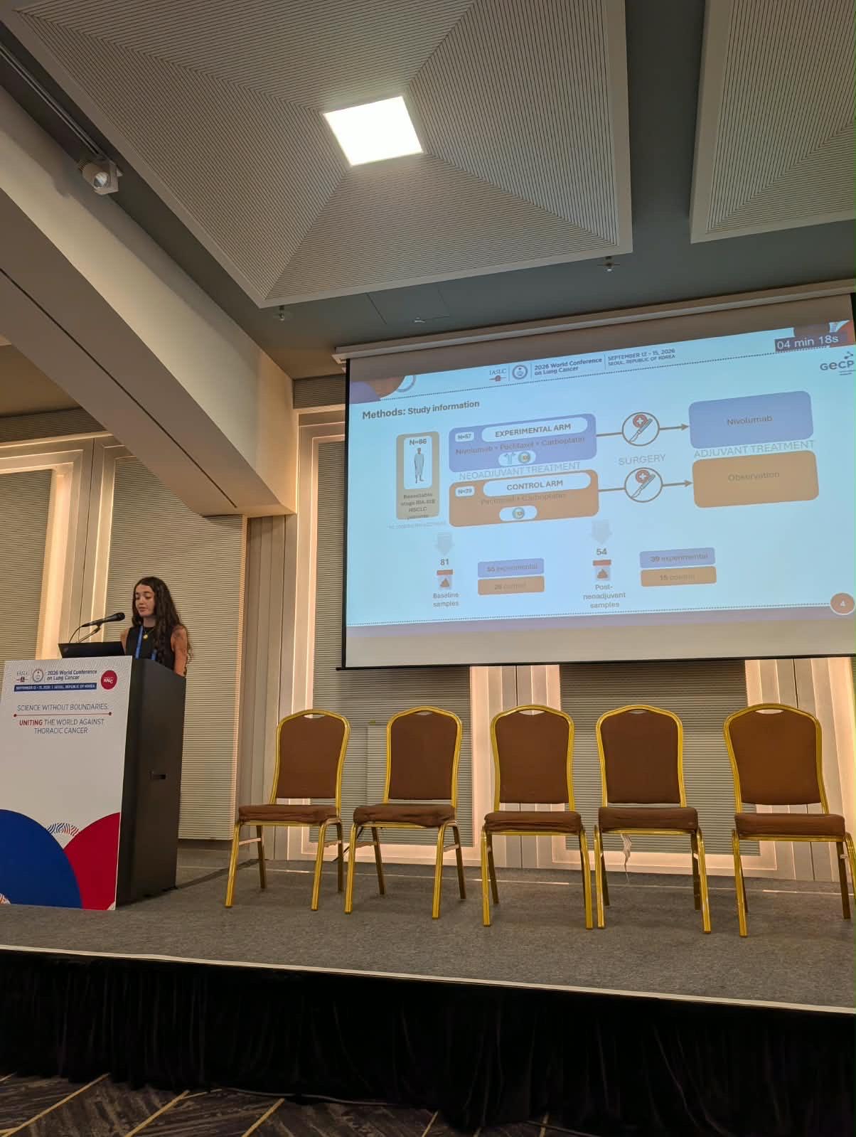 🗣️ Ana Sanmartin Doblado del @HospiPtaHierro presenta en #WCLC2026 nuevos resultados del G