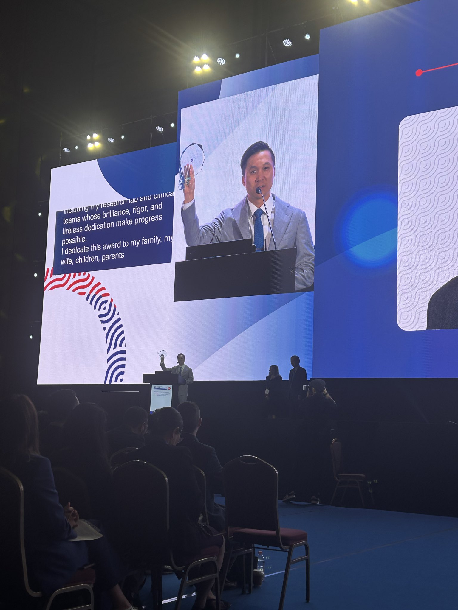 Congratulations Dr. Benjamin Lok @BenLok @pmcancercentre for receiving the Heine Hansen Le