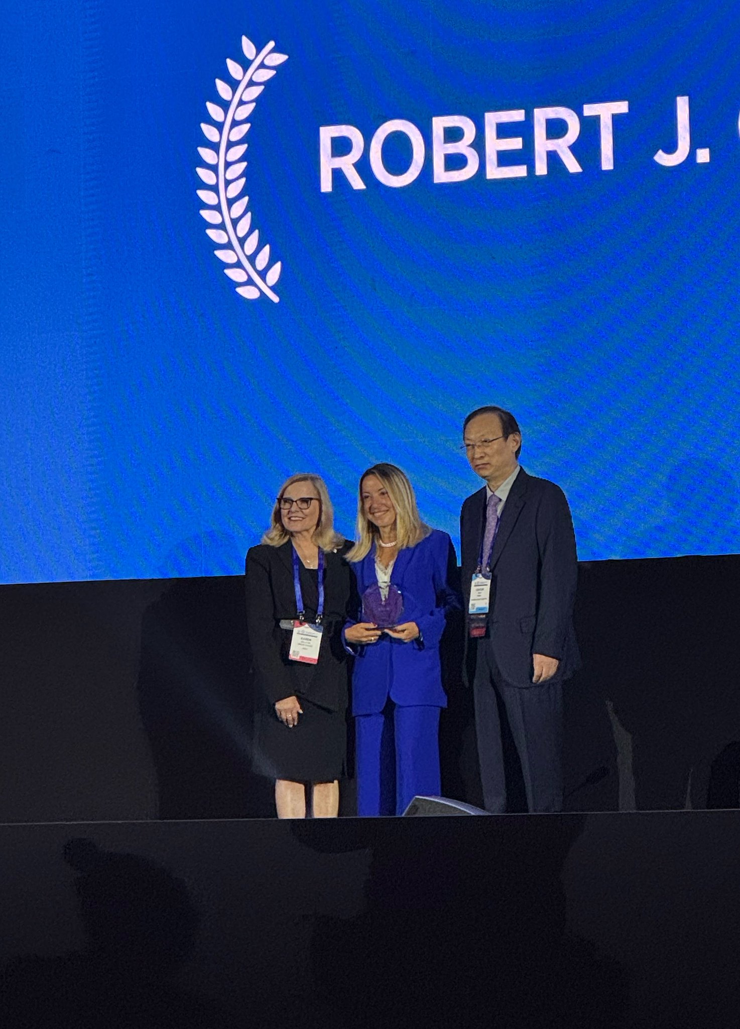 Congratulations to @pompili_cecilia on the Ginsberg Lectureship Award for Surgery! A true