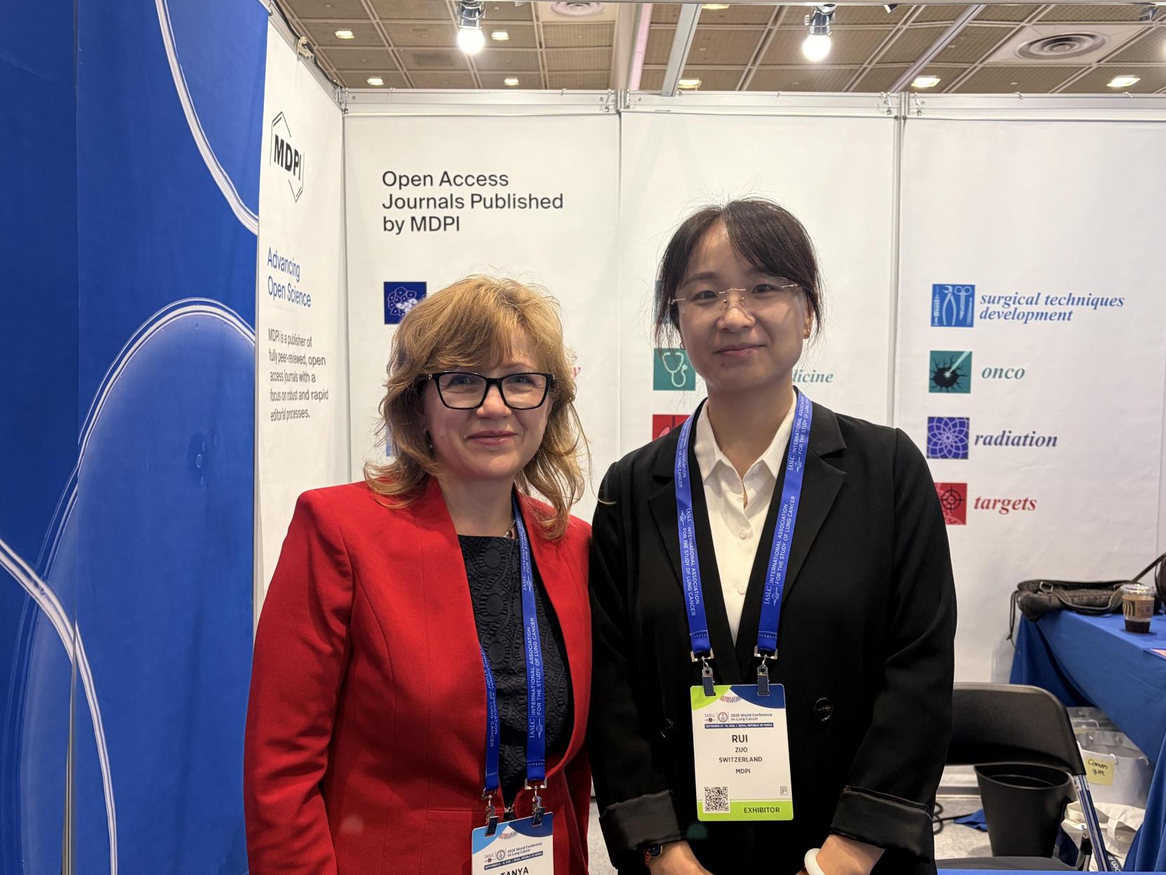 📸 Great catching up with so many esteemed researchers and experts in the lung cancer commu