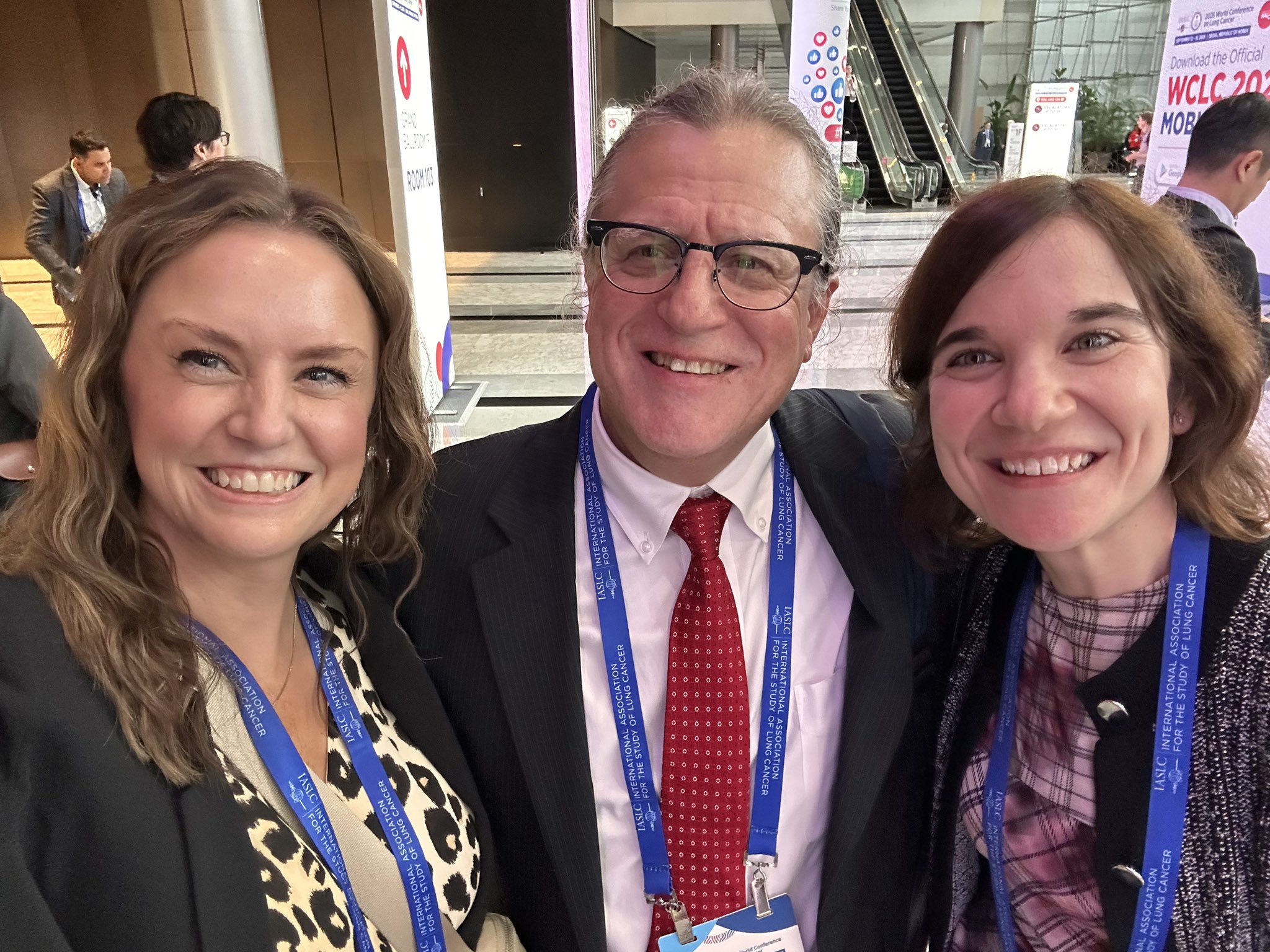 Love all the special moments with friends at @IASLC #WCLC26!
@lungoncdoc @maraantonoff @
