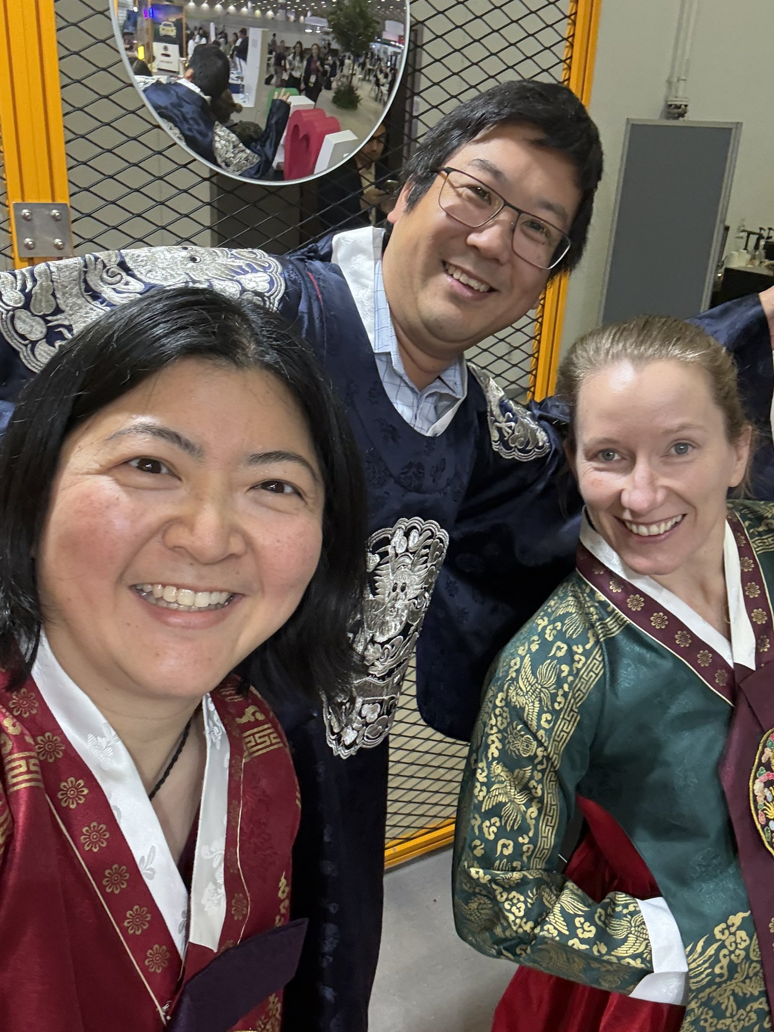 📸 Go get your hanbok photoshoot w 🫁besties @IASLC #WCLC26 @DKarikios
Back of poster hall