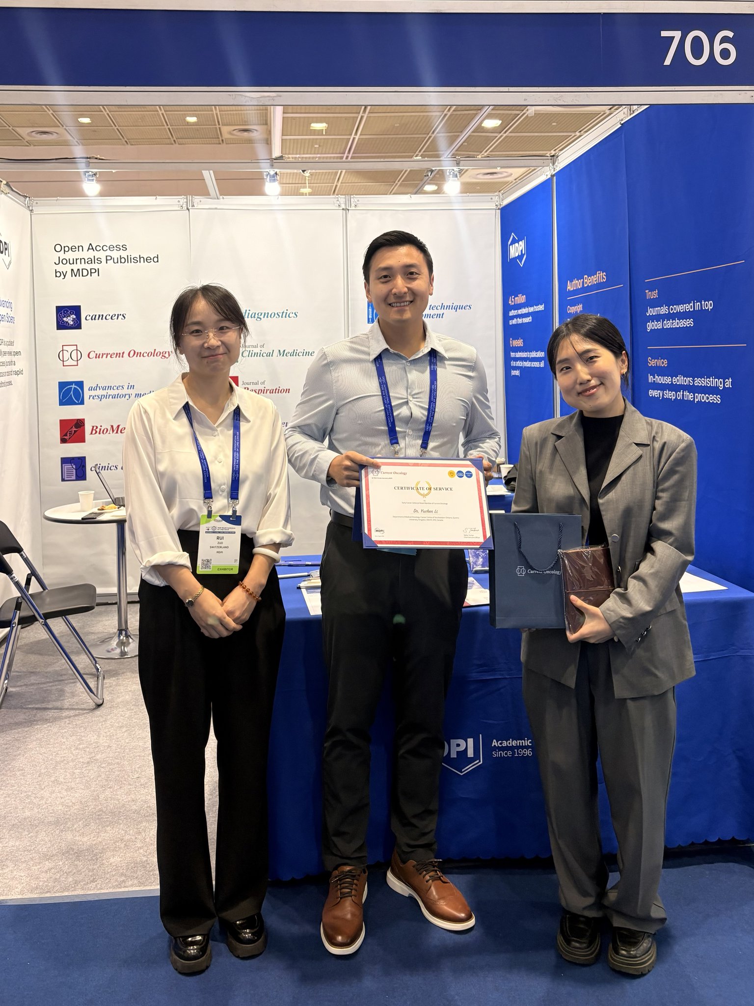 Great to see familiar faces at #WCLC2026! 📸
Our team met with Associate Editor Dr. Snow a