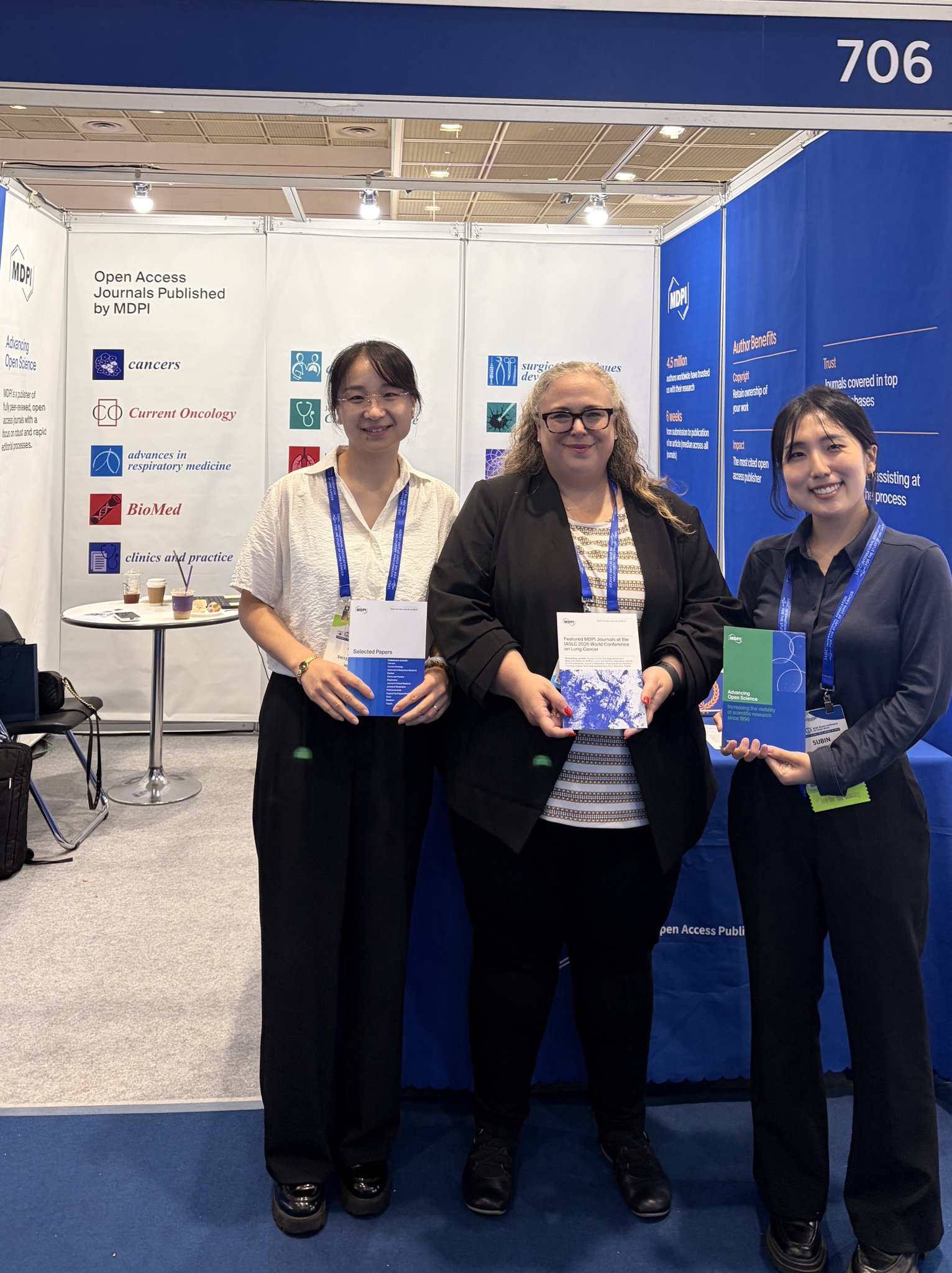 Great to see familiar faces at #WCLC2026! 📸
Our team met with Associate Editor Dr. Snow a