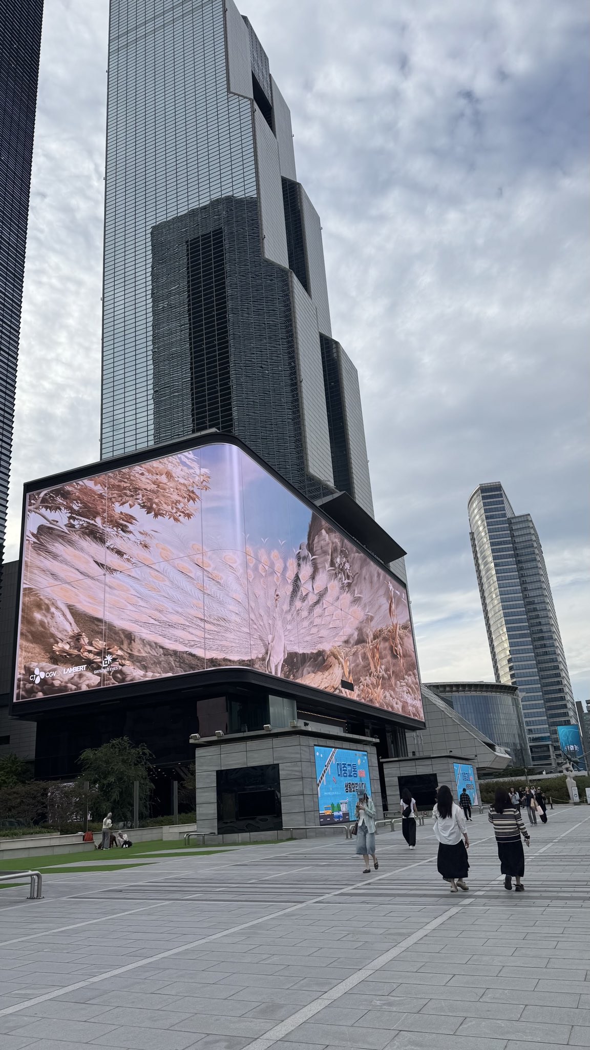 Seoul, the city that you are. 🇰🇷🤍
#WCLC26 https://t.co/wctj63LfGM
