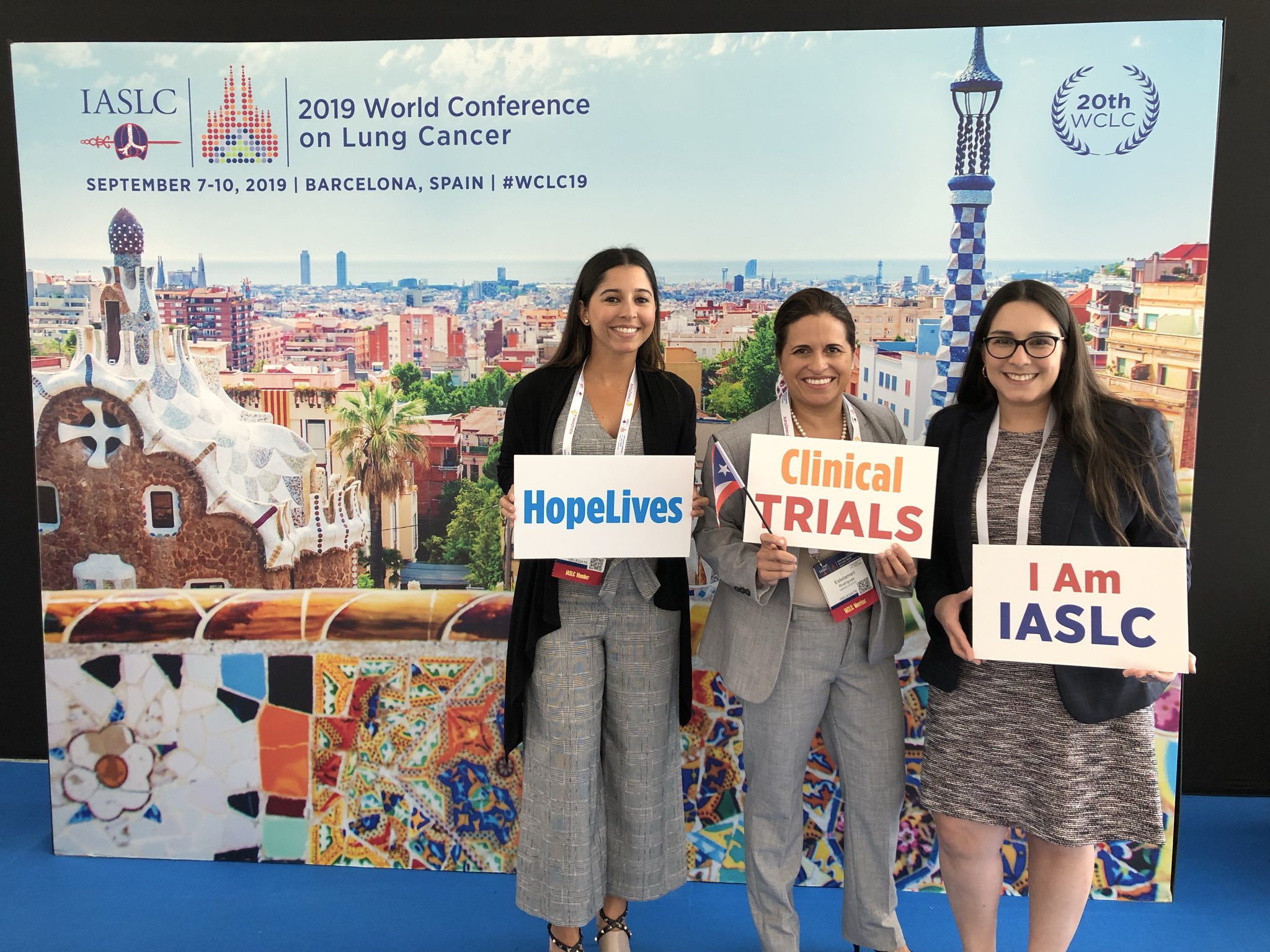#WCLC26 Our traditional @iaslc #WCLC picture holding the 🇵🇷 flag with the amazing @AnaVMan