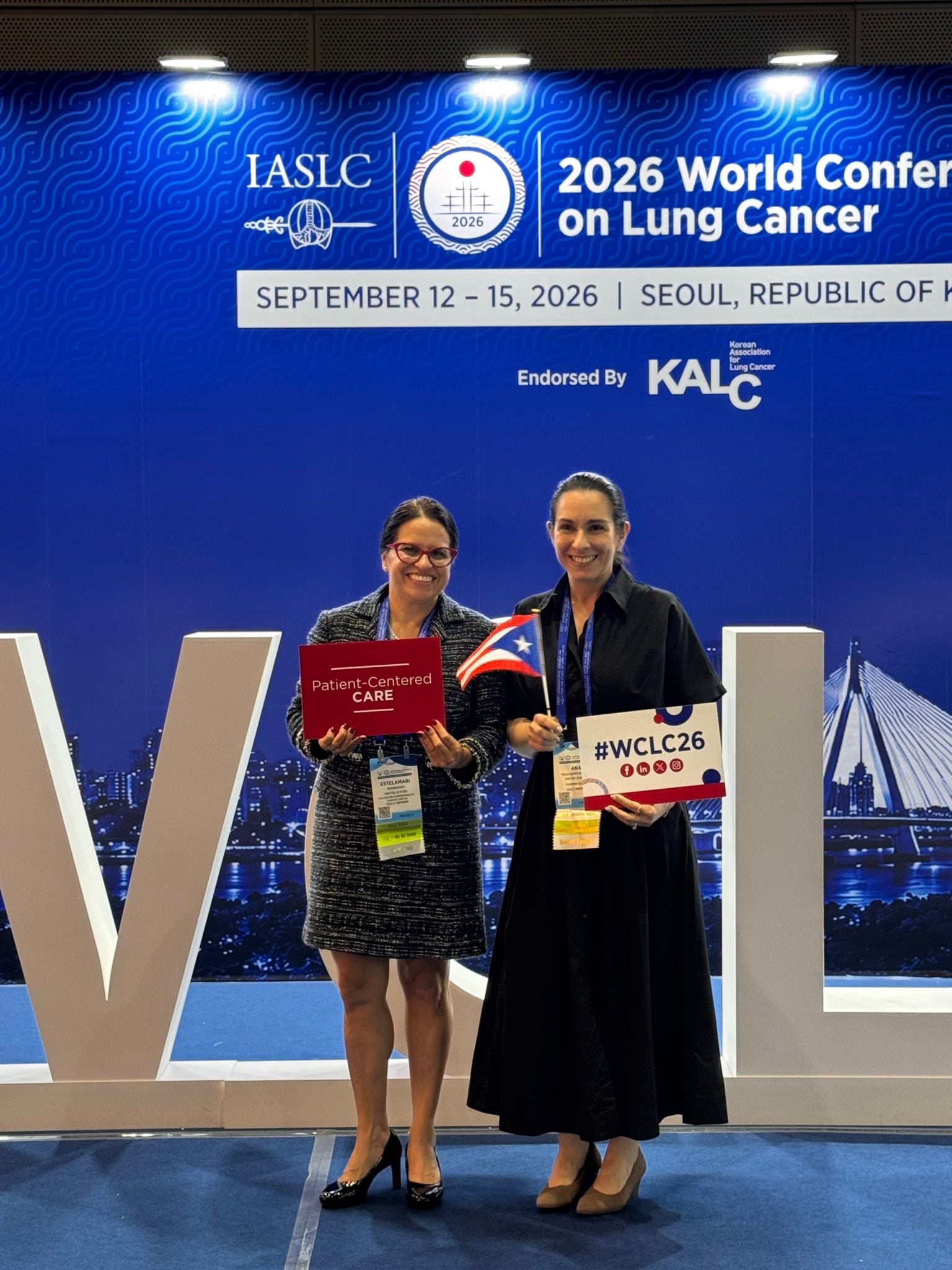 #WCLC26 Our traditional @iaslc #WCLC picture holding the 🇵🇷 flag with the amazing @AnaVMan